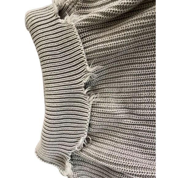 Distressed gray sweater - Picture 2 of 5